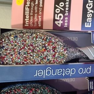 Wetbrush Pro Detangling Brush in SILVER